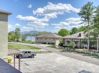 1647 Lakeview Dr E, Young Harris, GA 30582