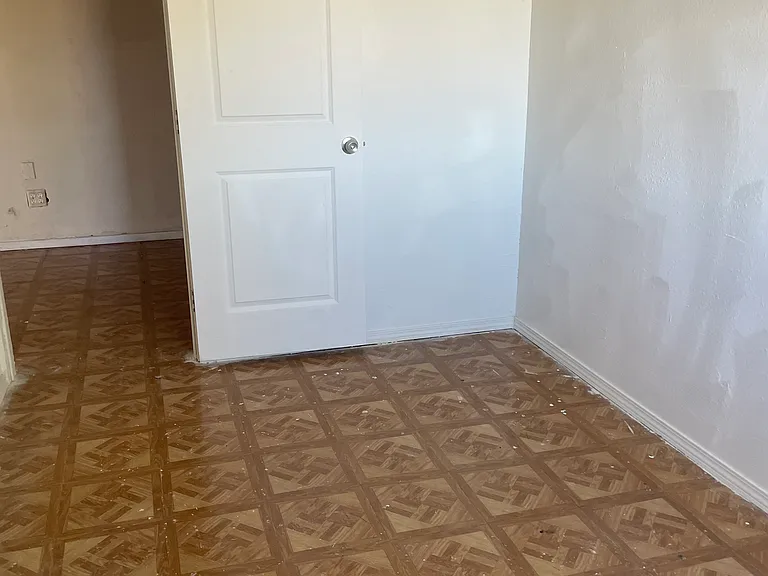 21281 Park Ave — Photo 2