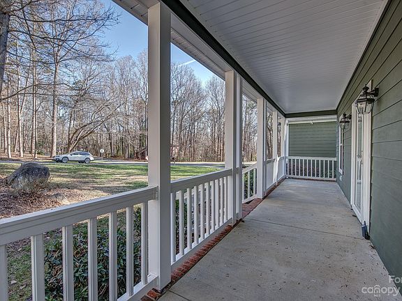 4th image of 3036 Southampton Cir