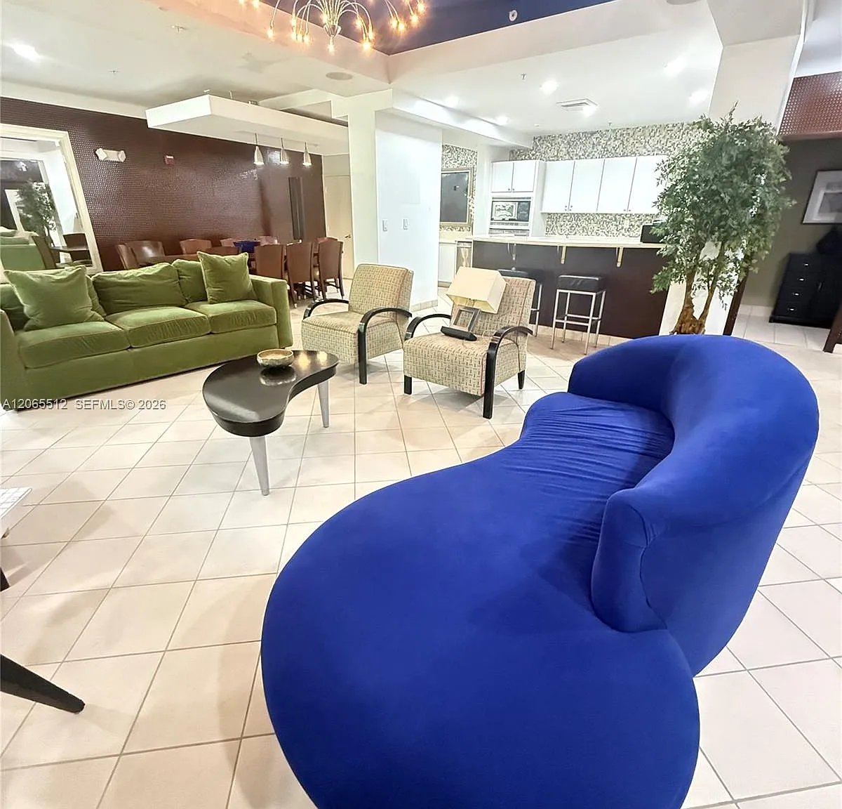 Valencia Condo — Photo 3