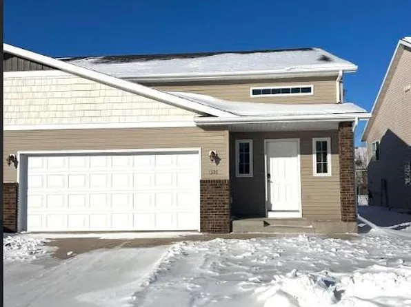 1326 12th St W, West Fargo, ND 58078