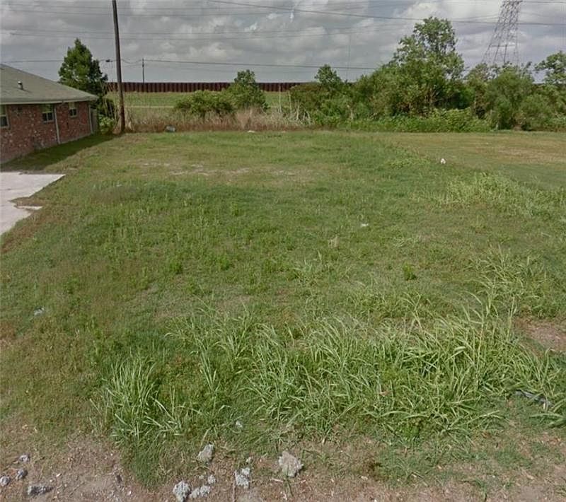 2nd image of 4032 Hamlet Dr