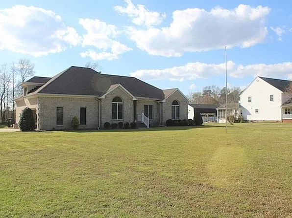 124 Holloway Dr, Smithfield, VA 23430