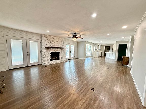 3rd image of 121 Longleaf Dr