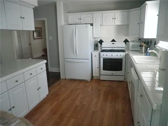 4th image of 4528 Birchman Ave
