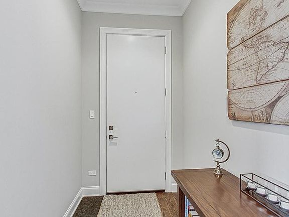 5th image of 5820 N Clark St #208