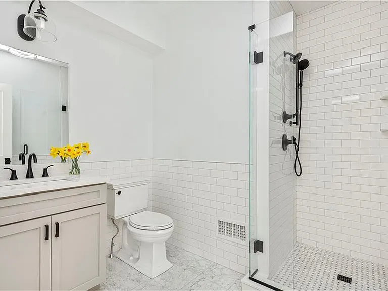 110 Newport Ave — Photo 20
