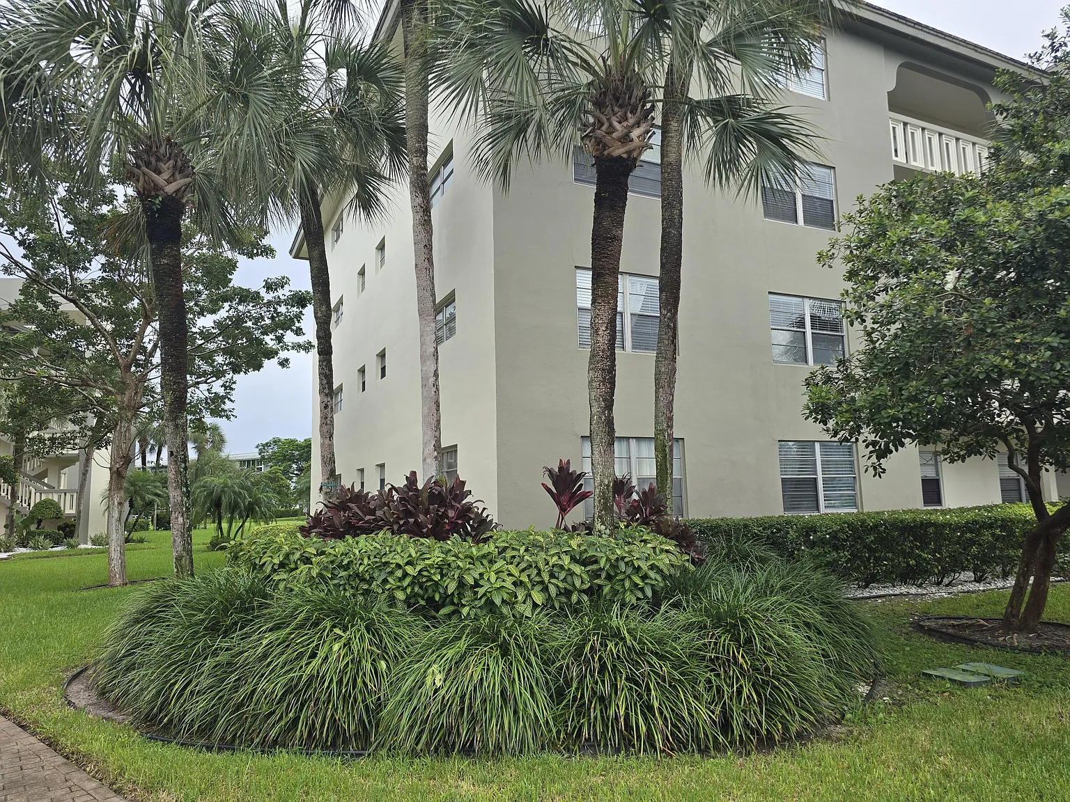 2 bed, 2.0 bath, 1291 sqft, $3,500 — Photo 2