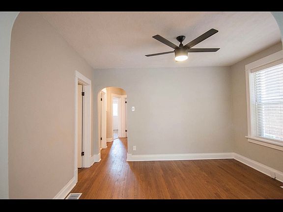 3rd image of 3921 Miami St #1
