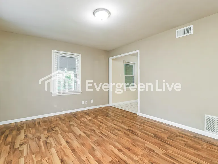 350 Brackleigh Ln — Photo 5