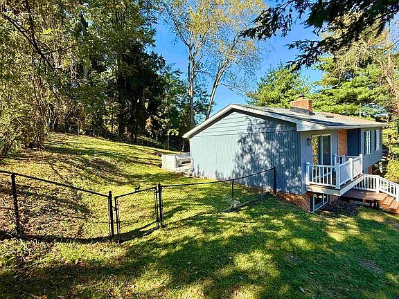 4th image of 1385 Riddle Ave
