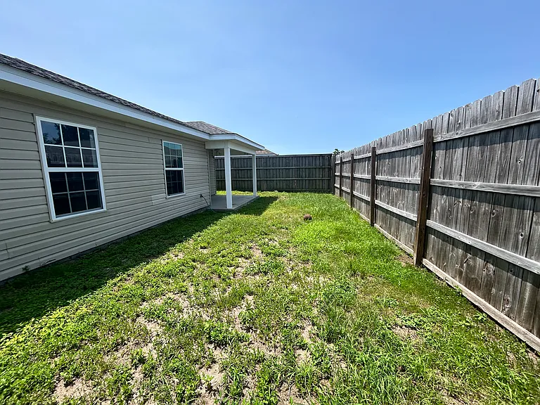 606 Diamonte Cir — Photo 16