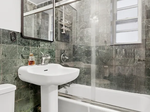 234 East 14th Street 2E image 5 of 6