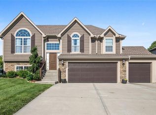 10122 N Maywood Ave, Kansas City, MO 64157