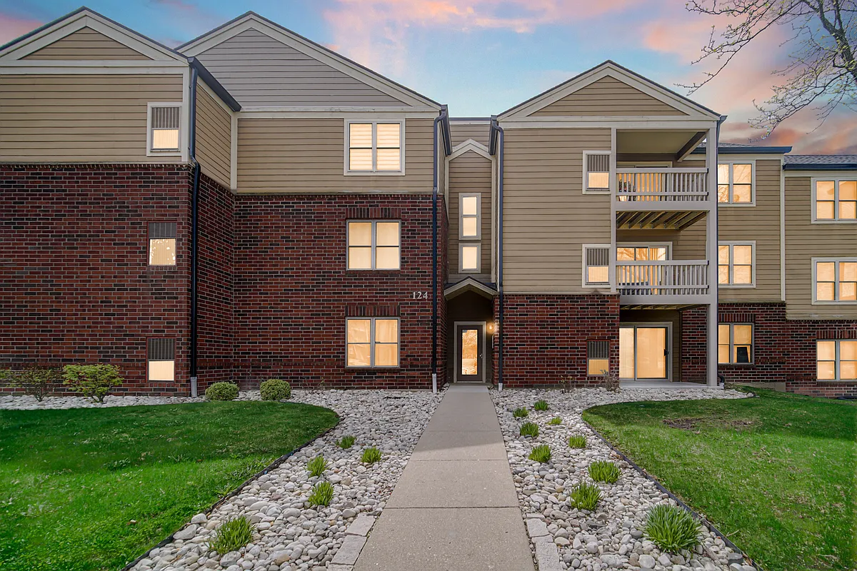 Building Photo - 124 Glengarry Dr #302