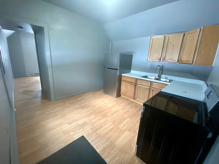 170 Perthshire Dr #B — Photo 2