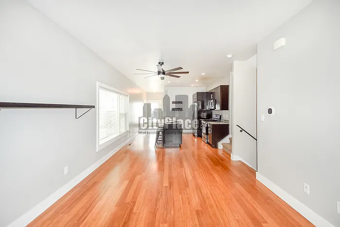 1223 E New York St — Photo 5