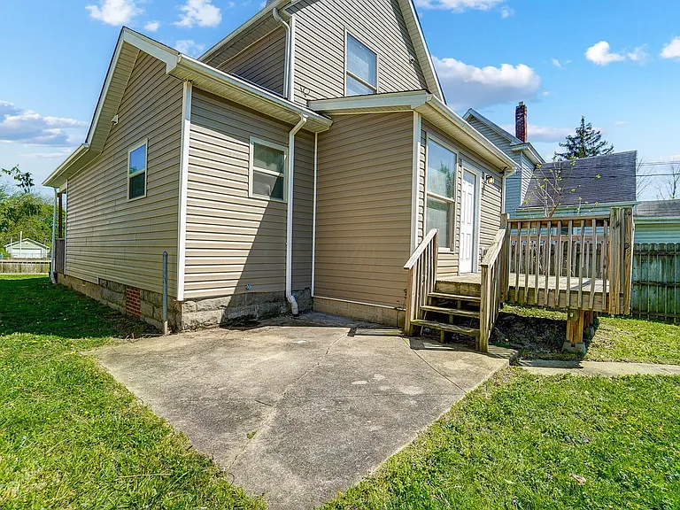 147 Whitethorne Ave — Photo 30