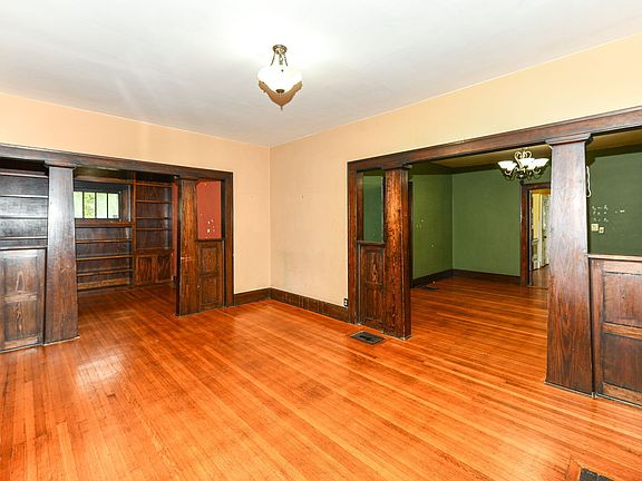 5th image of 3745 Winthrop Ave