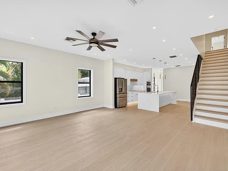 507 SW 11th St — Photo 24