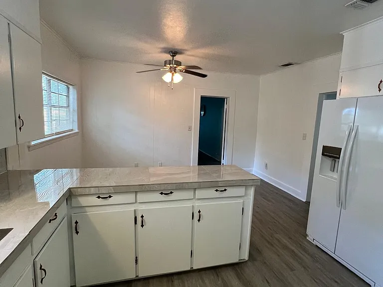902 S Kaufman St — Photo 18