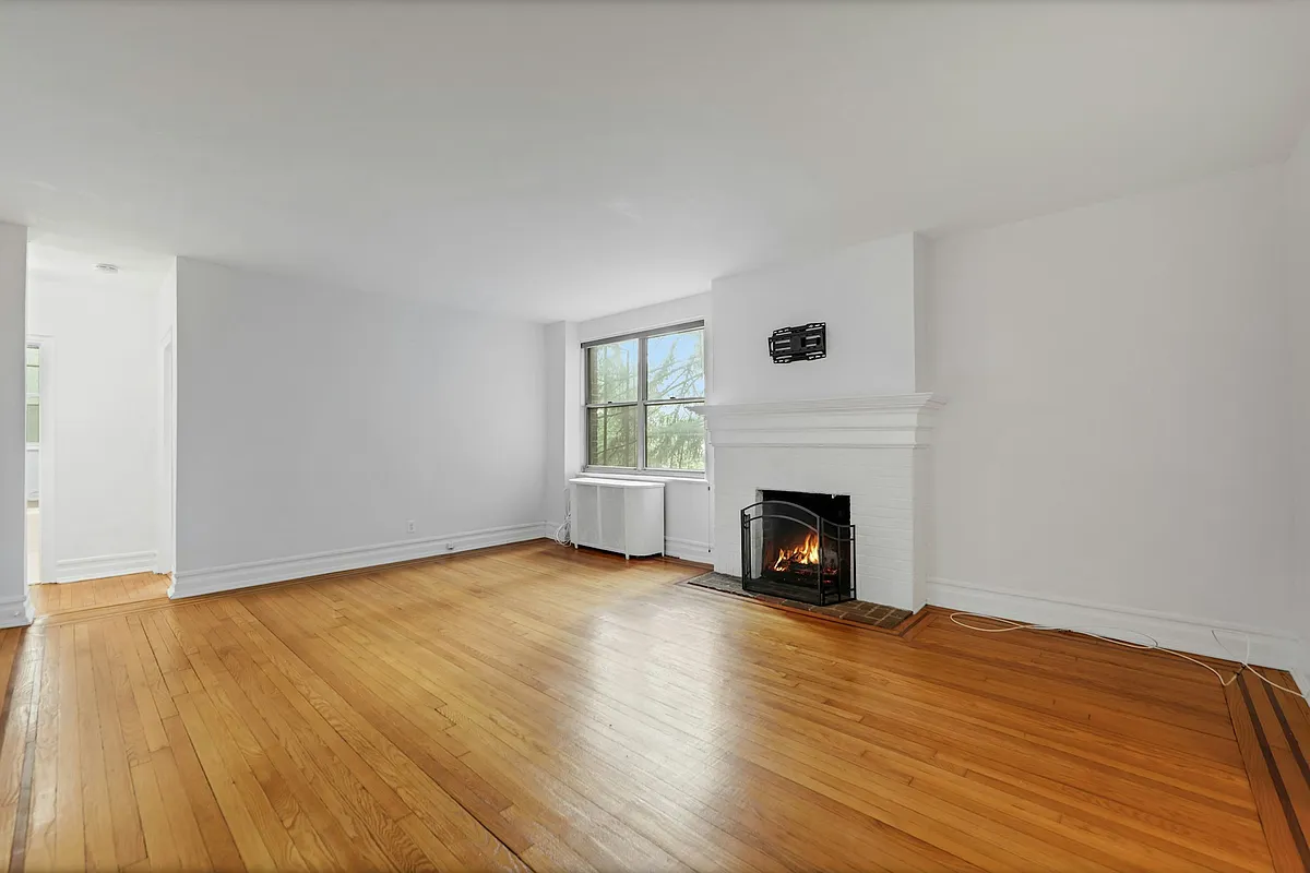 Living Room - 100 E Palisade Ave #24