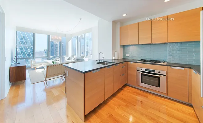 Sold by Engel & Völkers New York City | media 14