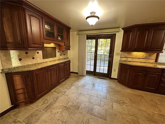 4th image of 317 Circle Dr