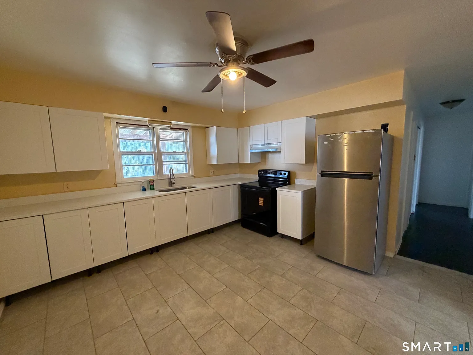 3 bed, 1.0 bath, 1144 sqft, $2,500 — Photo 3