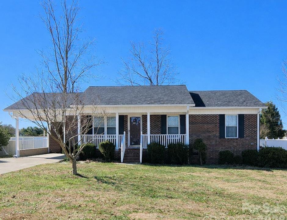 1st image of 104 Carol Lyn Rd