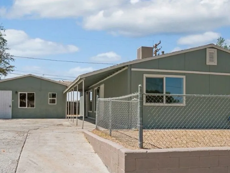 312-314 Maxine Ave — Photo 5