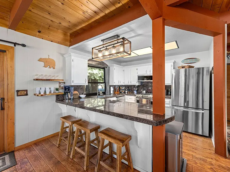 Breakfast bar / Kitchen