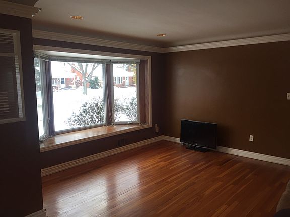 3rd image of 29201 Jane St