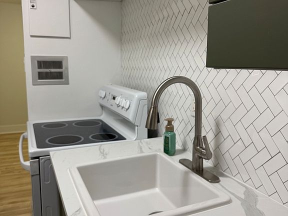 4th image of 601 Barber Ave N #210
