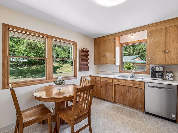 4th image of 5629 Glen Moor Rd N
