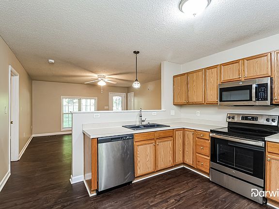 3rd image of 379 Brookfield Dr