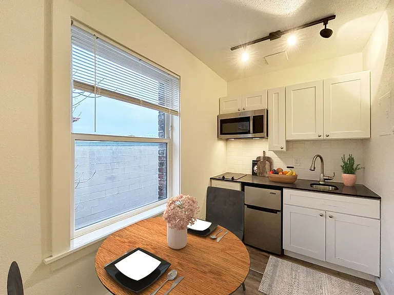 Mayn Suites — Photo 17