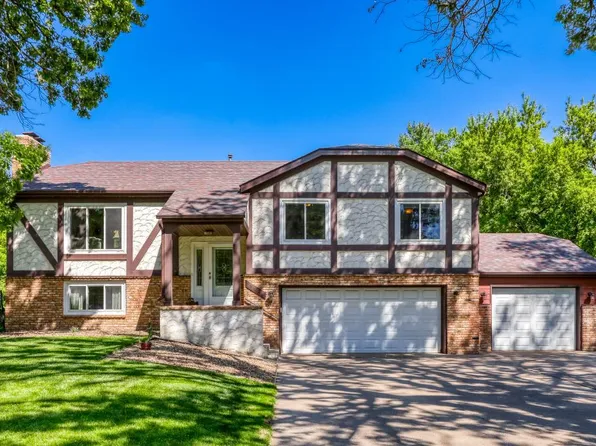 9951 Ibis St NW, Coon Rapids, MN 55433