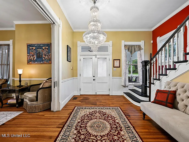 102 W Myrtle St — Photo 9