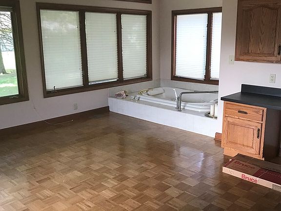 2nd image of 703 S Forest Lawn Dr