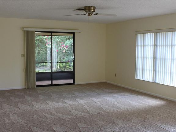 5th image of 33 Dogwood Dr