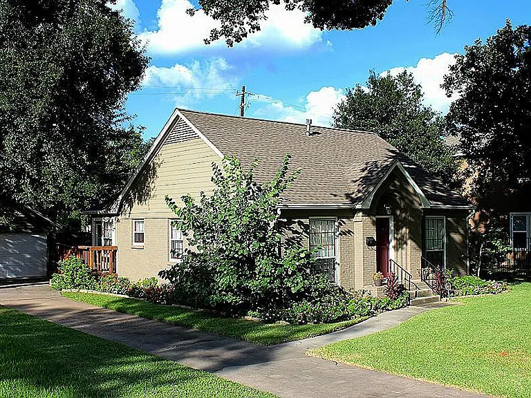 411 Graceland St — Photo 3