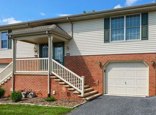 942 Woodridge Dr, Middletown, PA 17057
