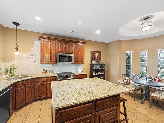 5th image of 11100 Lakecrest Dr