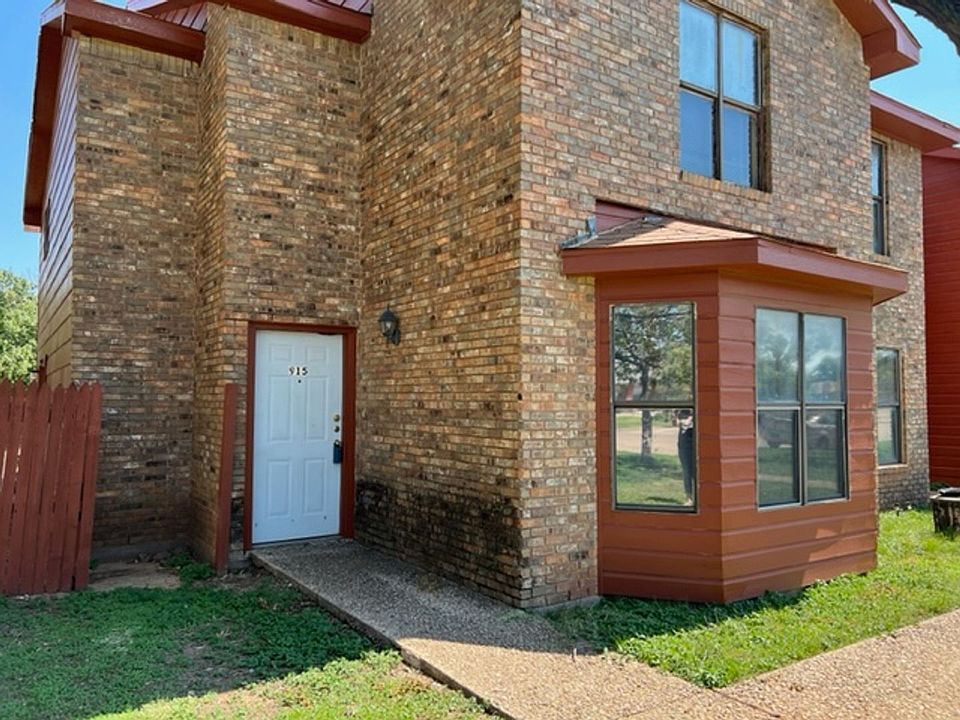 1st image of 915 Bruce Way