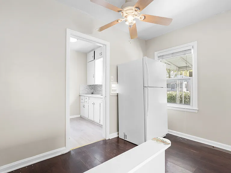3532 Caroline Ave — Photo 8