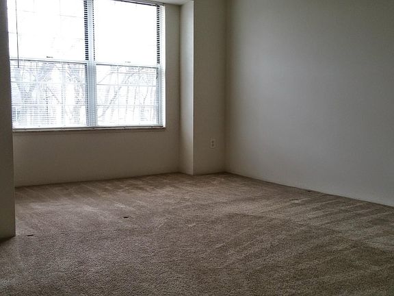 5th image of 2475 Packard St APT W