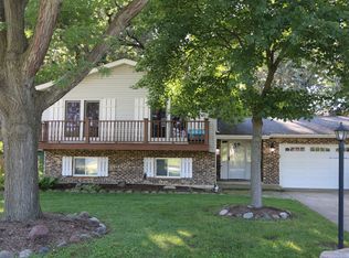 1401 Hillside Ln, McHenry, IL 60051
