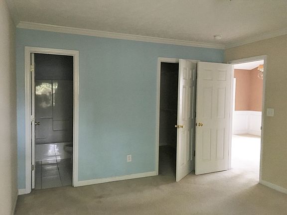 5th image of 302 Southbank Dr