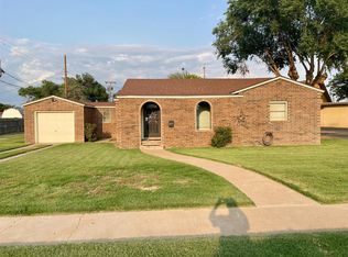 1607 Avenue C, Levelland, TX 79336
